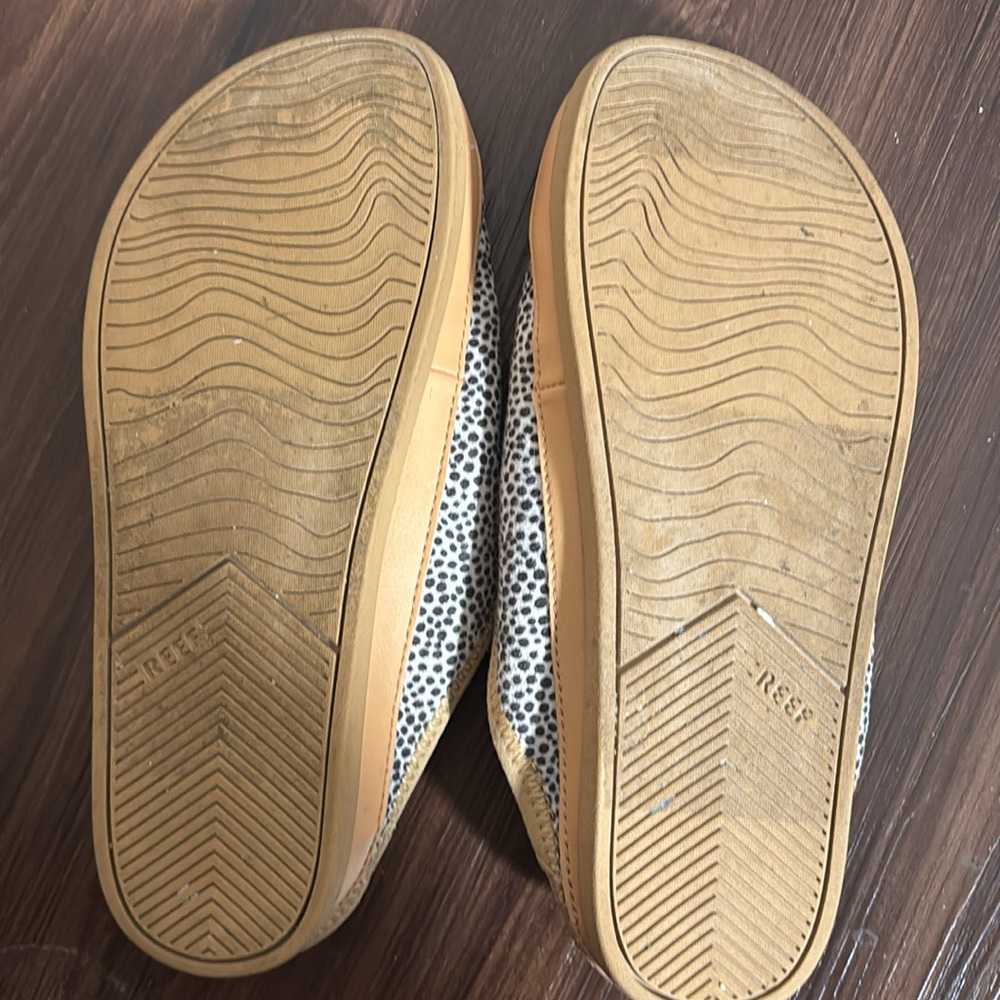 Reef Clogs - Picture 3 of 5
